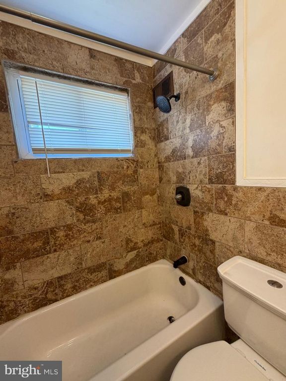 Image 9 of property listing at 1626 INVERNESS AVE, Baltimore, MD 21230