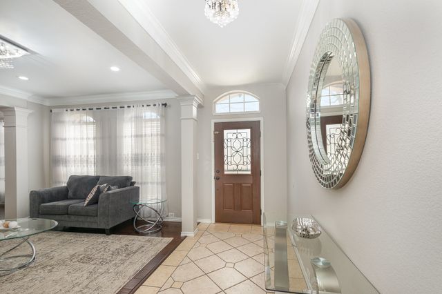 2144 Brookgate Drive, Grapevine, TX 76051