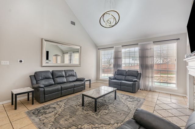 2144 Brookgate Drive, Grapevine, TX 76051