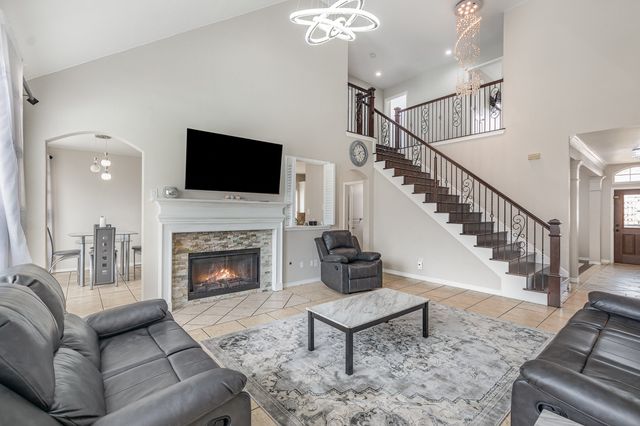 2144 Brookgate Drive, Grapevine, TX 76051