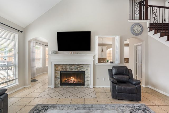 2144 Brookgate Drive, Grapevine, TX 76051