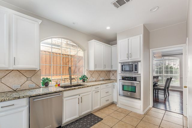 2144 Brookgate Drive, Grapevine, TX 76051