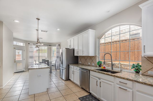 2144 Brookgate Drive, Grapevine, TX 76051