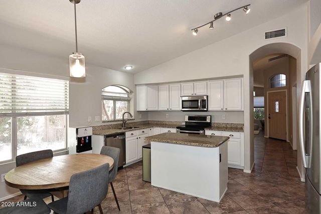 15802 S 32ND Place, Phoenix, AZ 85048