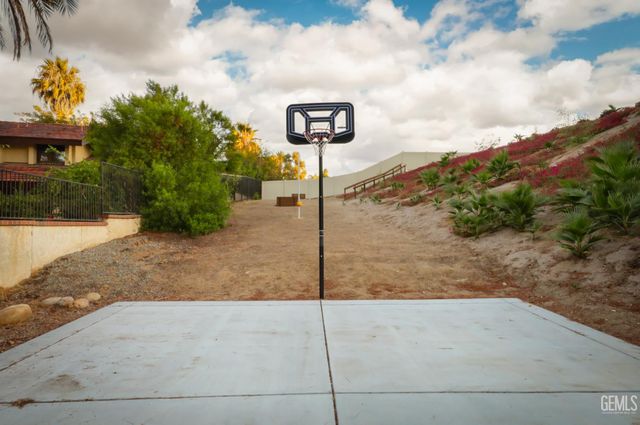 5608 Levanto Street, Bakersfield, CA 93306