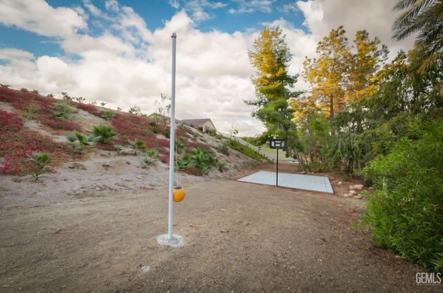 5608 Levanto Street, Bakersfield, CA 93306