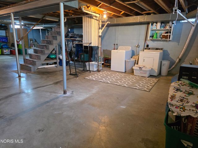 3238 S Eastmoreland Drive, Oregon, OH 43616