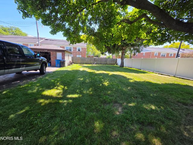 3238 S Eastmoreland Drive, Oregon, OH 43616
