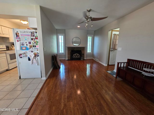 3238 S Eastmoreland Drive, Oregon, OH 43616