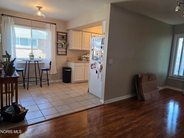 3238 S Eastmoreland Drive, Oregon, OH 43616