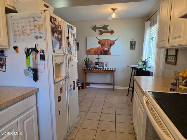 3238 S Eastmoreland Drive, Oregon, OH 43616