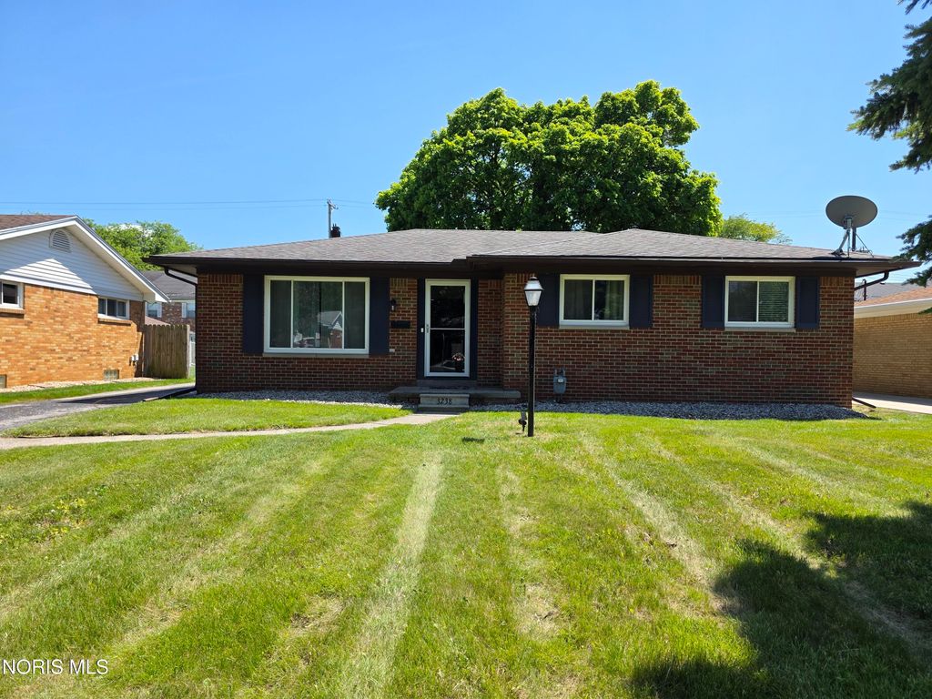 3238 S Eastmoreland Drive, Oregon, OH 43616