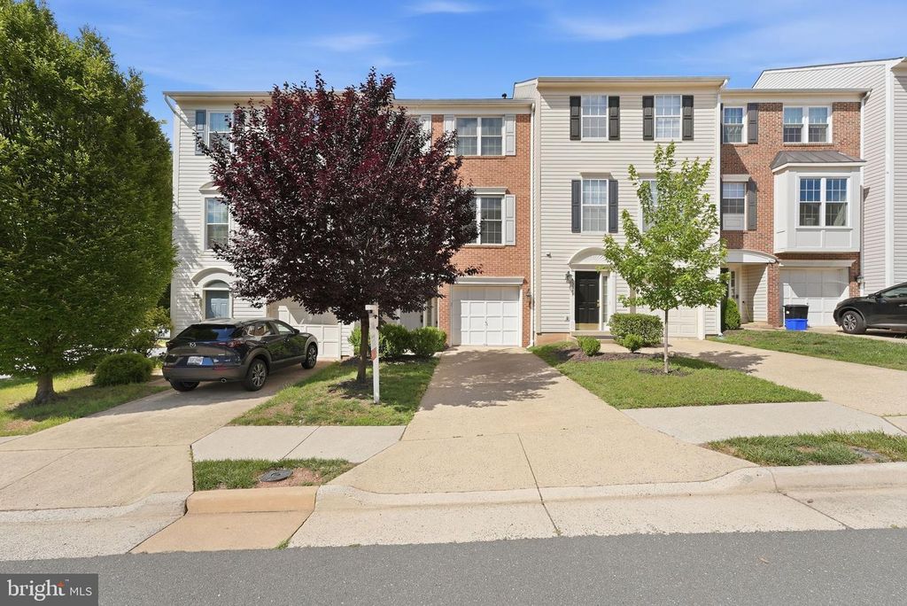 45542 READING TER, Sterling, VA 20166