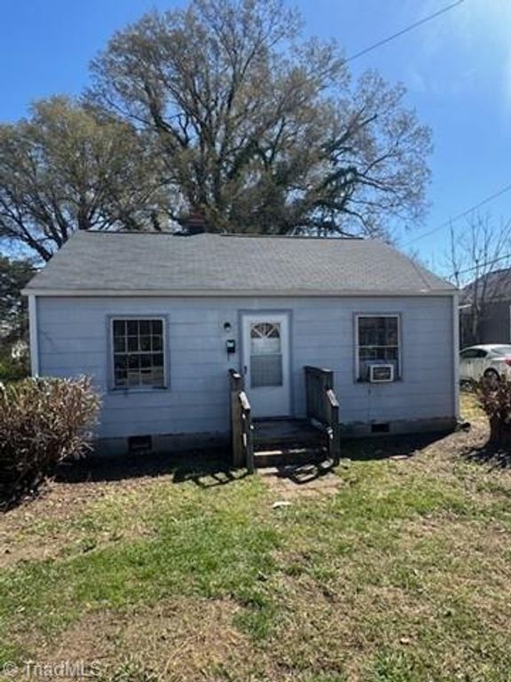 915 S English Street, Greensboro, NC 27401