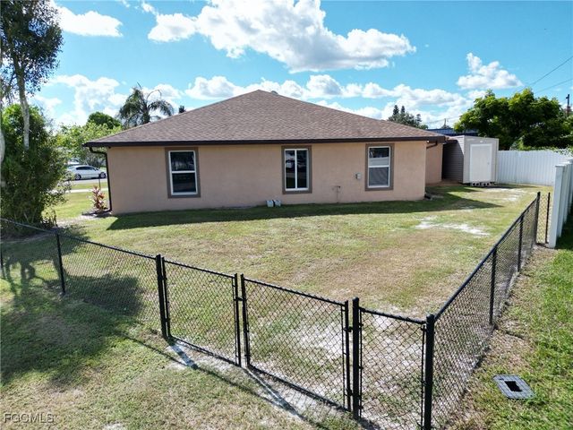15 Willow ST, Lehigh Acres, FL 33936