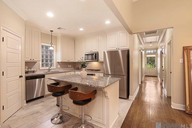 2867 Lago Ln, Baton Rouge, LA 70810