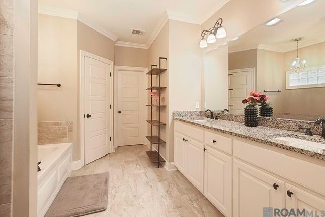 2867 Lago Ln, Baton Rouge, LA 70810