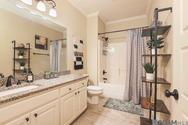 2867 Lago Ln, Baton Rouge, LA 70810
