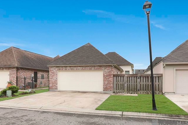 2867 Lago Ln, Baton Rouge, LA 70810