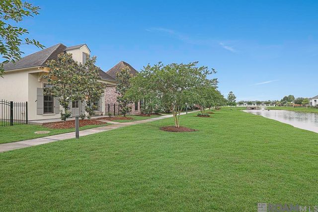 2867 Lago Ln, Baton Rouge, LA 70810