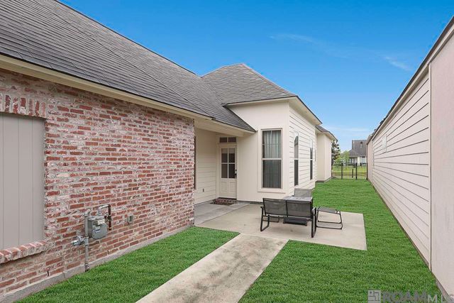 2867 Lago Ln, Baton Rouge, LA 70810