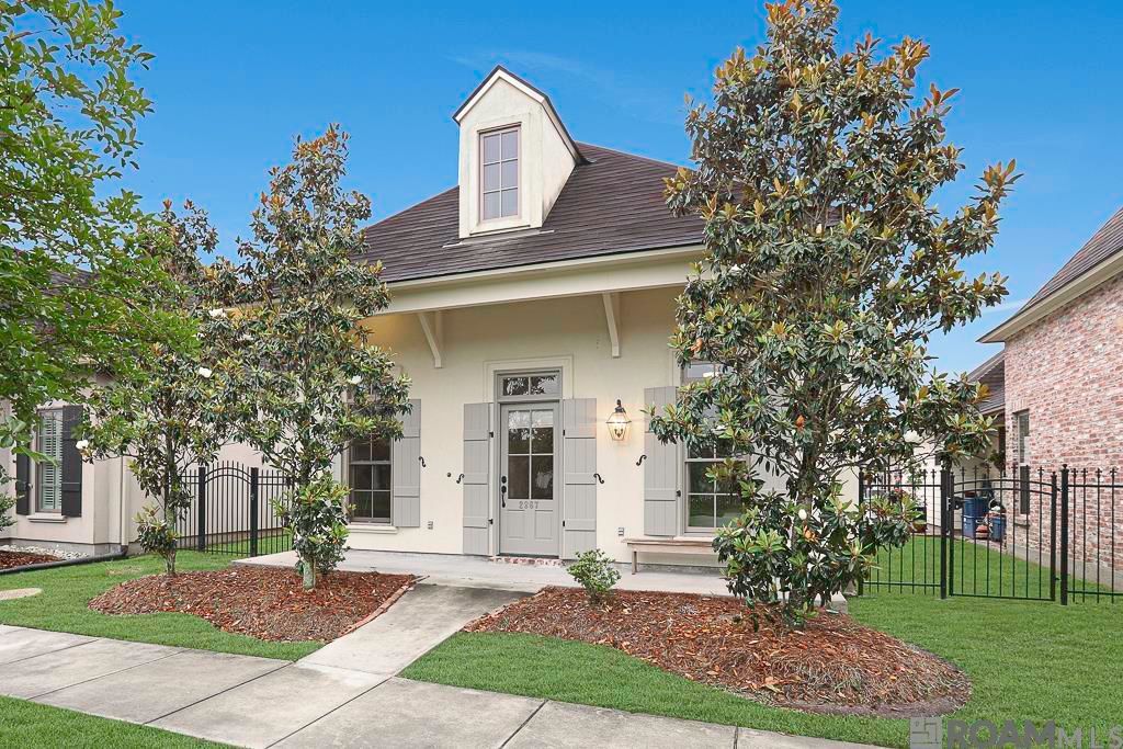 2867 Lago Ln, Baton Rouge, LA 70810