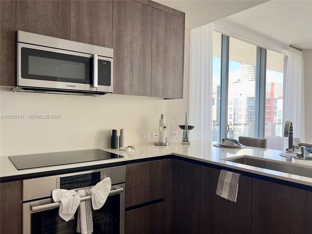 68 SE 6th St 3611, Miami, FL 33131