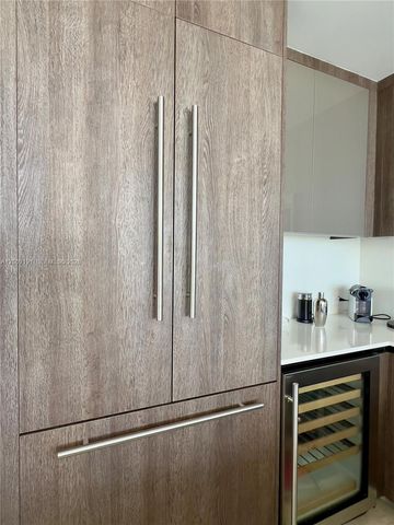 68 SE 6th St 3611, Miami, FL 33131