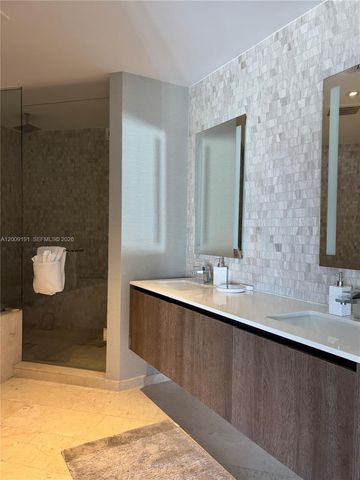 68 SE 6th St 3611, Miami, FL 33131