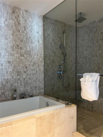 68 SE 6th St 3611, Miami, FL 33131