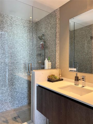 68 SE 6th St 3611, Miami, FL 33131