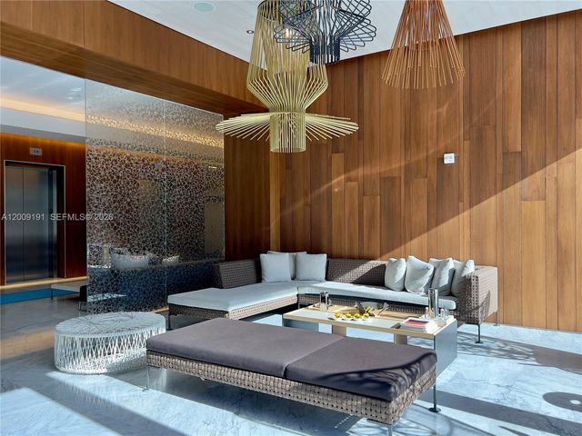 68 SE 6th St 3611, Miami, FL 33131