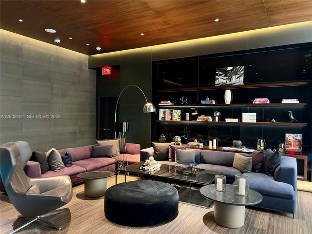 68 SE 6th St 3611, Miami, FL 33131