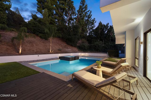 4400 Topanga Canyon Boulevard, Woodland Hills, CA 91364