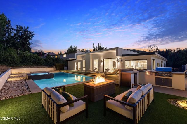 4400 Topanga Canyon Boulevard, Woodland Hills, CA 91364