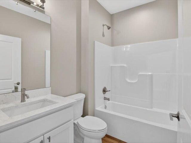 1132 Lochaven Circle, Hillsdale, MI 49242