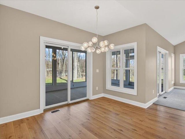 1132 Lochaven Circle, Hillsdale, MI 49242
