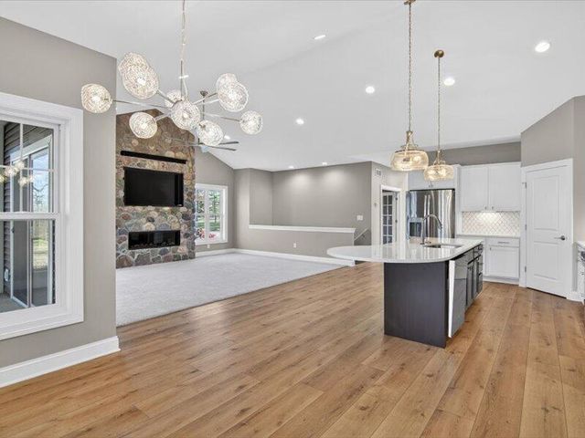 1132 Lochaven Circle, Hillsdale, MI 49242