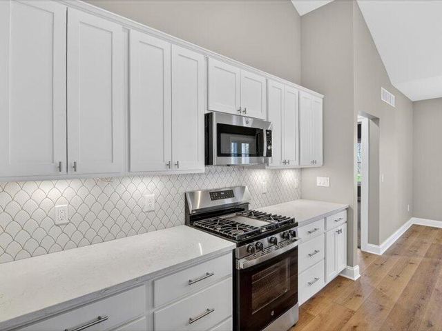 1132 Lochaven Circle, Hillsdale, MI 49242