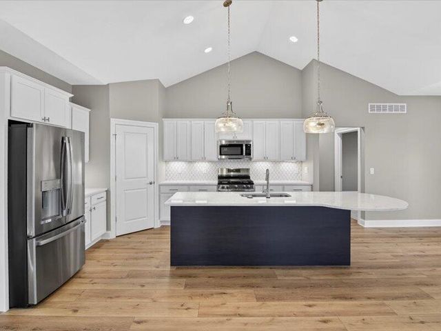 1132 Lochaven Circle, Hillsdale, MI 49242