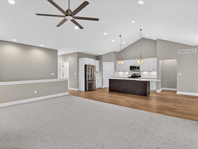 1132 Lochaven Circle, Hillsdale, MI 49242