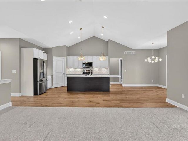 1132 Lochaven Circle, Hillsdale, MI 49242