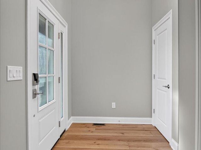 1132 Lochaven Circle, Hillsdale, MI 49242