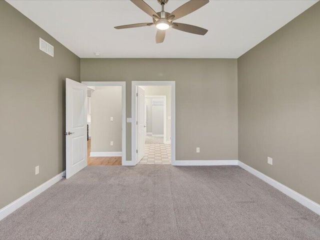 1132 Lochaven Circle, Hillsdale, MI 49242
