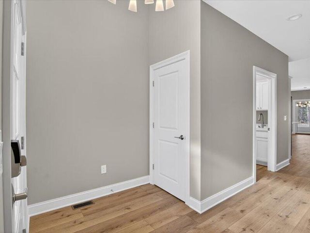 1132 Lochaven Circle, Hillsdale, MI 49242