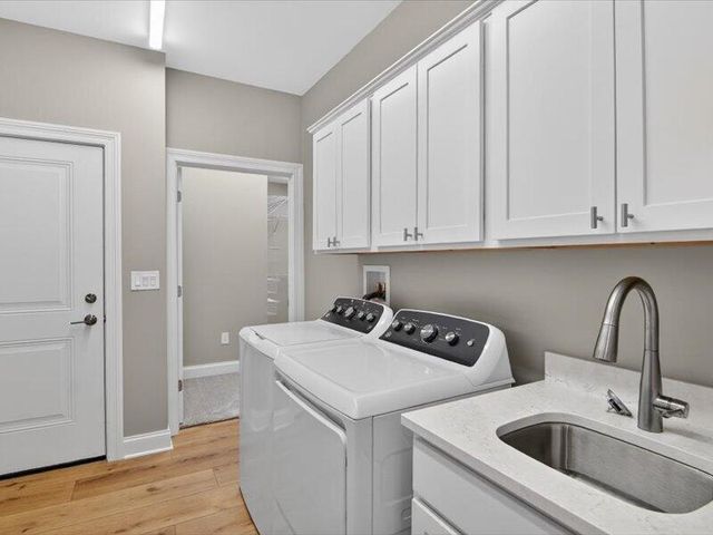1132 Lochaven Circle, Hillsdale, MI 49242