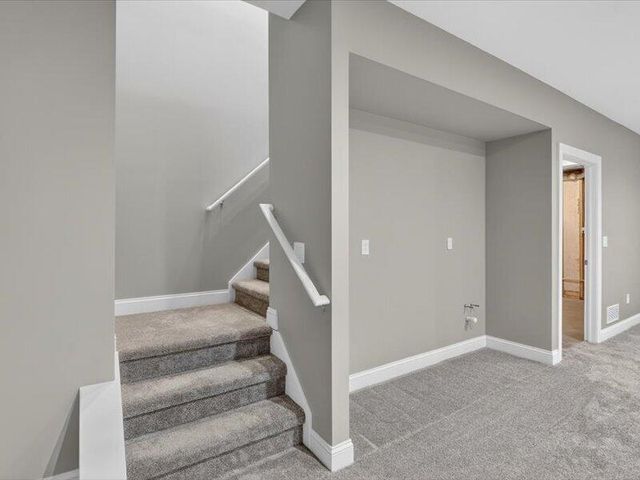 1132 Lochaven Circle, Hillsdale, MI 49242