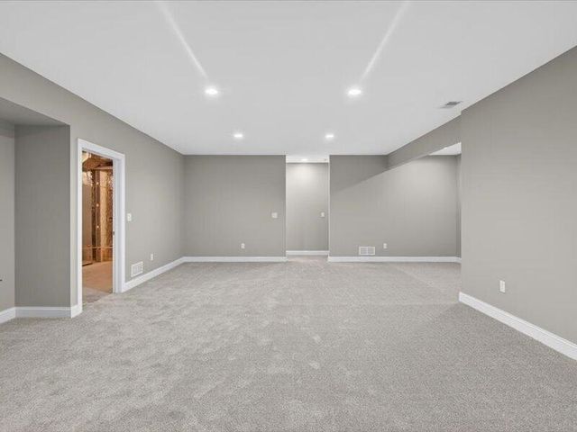 1132 Lochaven Circle, Hillsdale, MI 49242