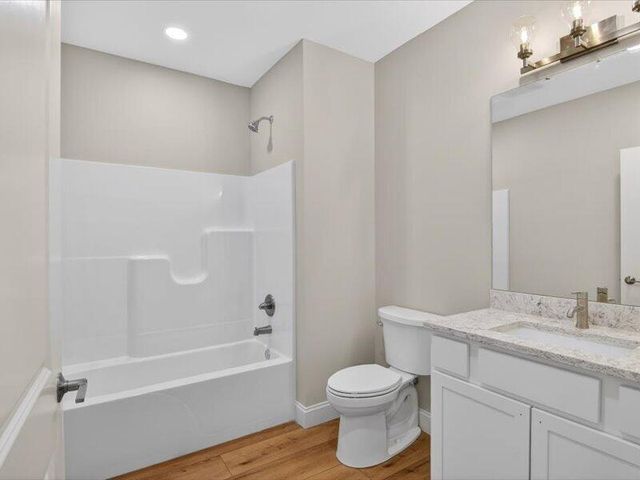 1132 Lochaven Circle, Hillsdale, MI 49242