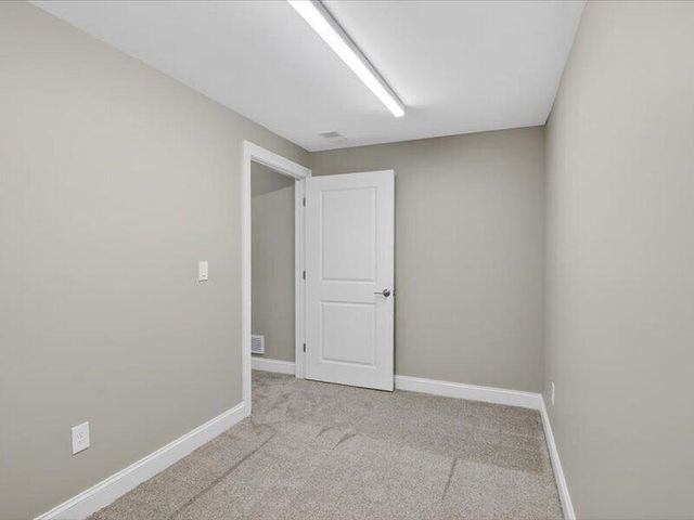 1132 Lochaven Circle, Hillsdale, MI 49242